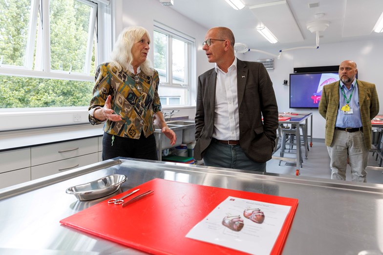 Two people in a laboratory, talking